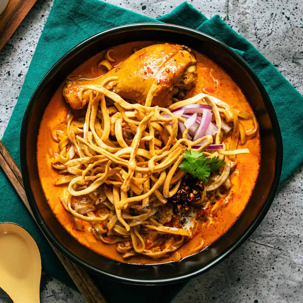 Khao Soi: Hidangan Khas Utara Thailand yang Wajib Dicoba